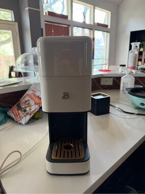 Minimalist Single-Serve Coffee Brewer in Cream and Gold - B Brand